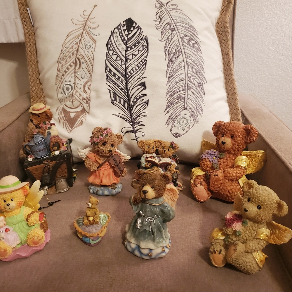 LARGE COLLECTION OF 8 BEAR FIGURINES!!